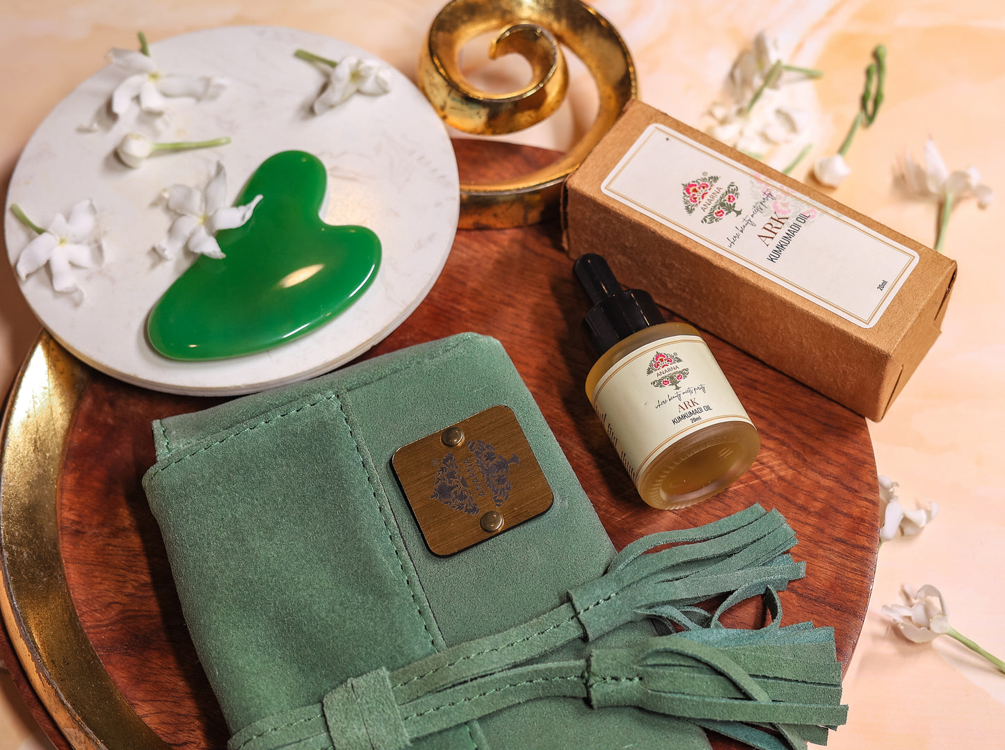 Luminous Glow Gift Set | Kumkumadi Oil | Gua Sha